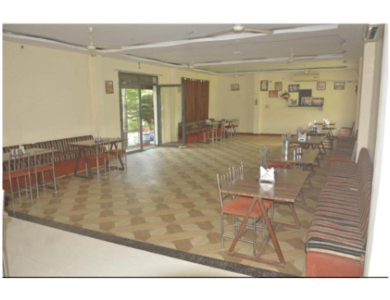 Hotel Fun N Food , Mandu Bagian luar foto
