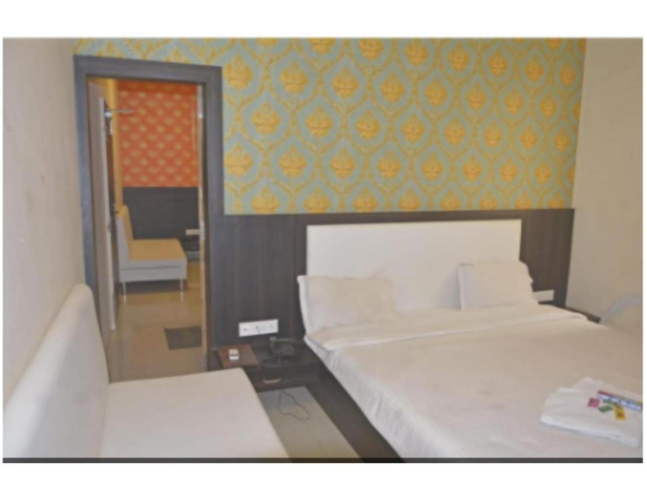 Hotel Fun N Food , Mandu Bagian luar foto