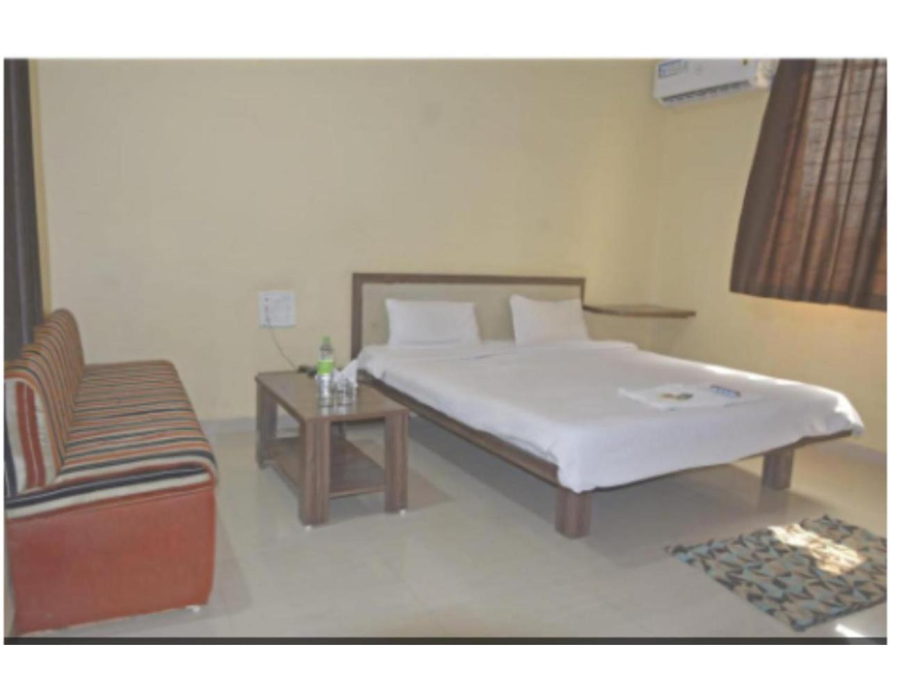 Hotel Fun N Food , Mandu Bagian luar foto